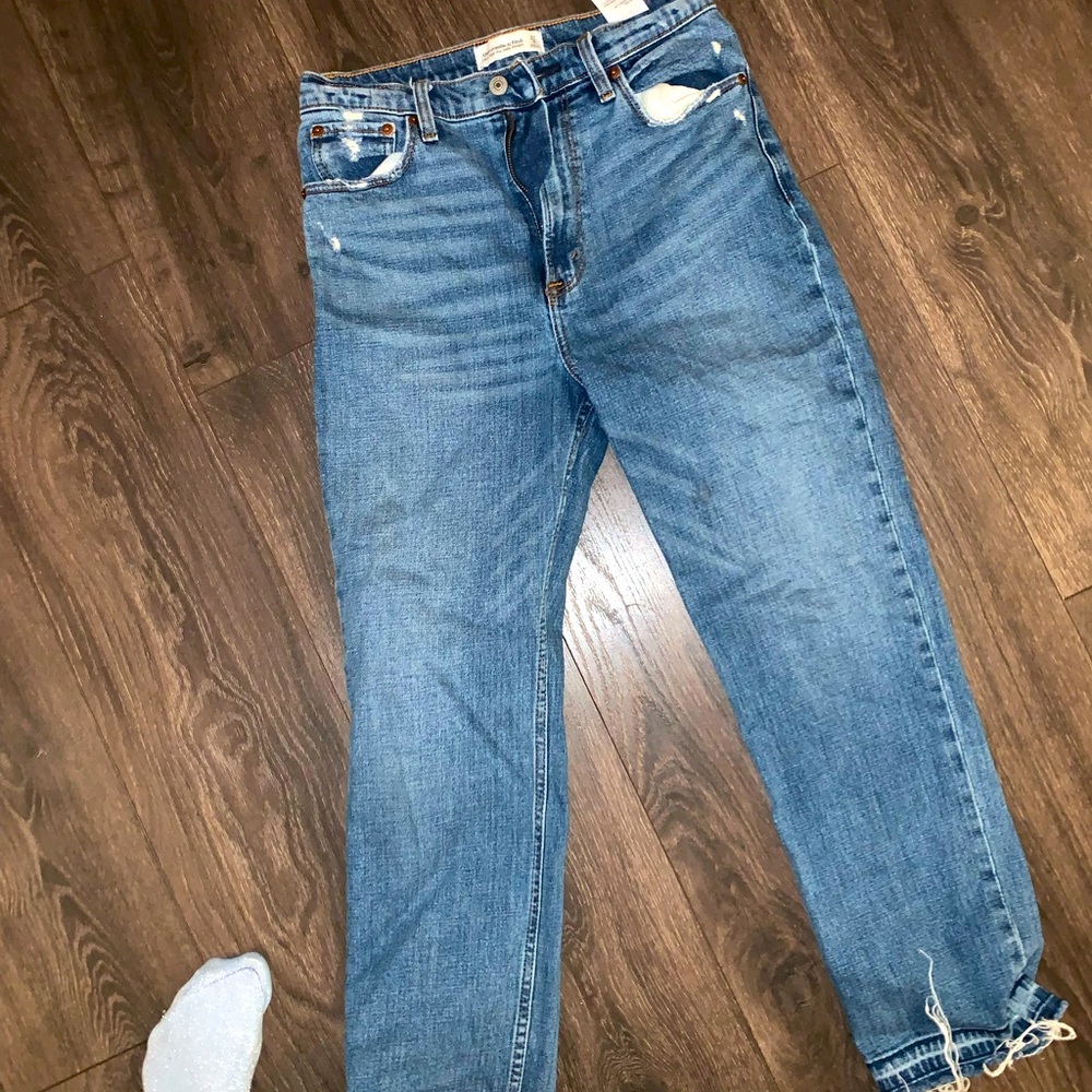 Abercrombie Ultra High Rise Ankle Straight Jeans !